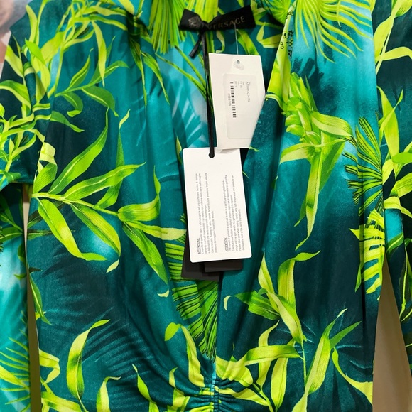 GIANNI VERSACE COUTURE RUNWAY JUNGLE-PRINT DEEP V-NECK MIDI DRESS IN GREEN - Picture 7 of 10